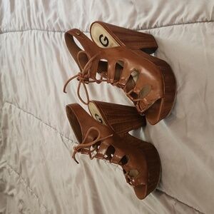 NWT G by Guess chunky heels